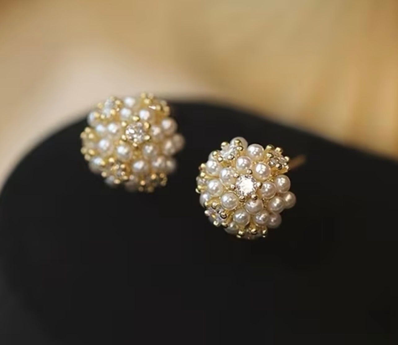 Ohrringe & -stecker: Vieux clous d’oreilles plaqués or petites perles neuves – Neu (gemäss Beschreibung) aus Kloten von Vermicelles