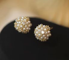 Vieux clous d’oreilles petites perles imitation neuves
