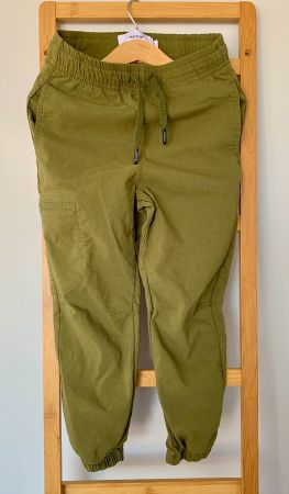 Hose Jungen in oliv/khaki, Grösse 110-116, Marke: Makia