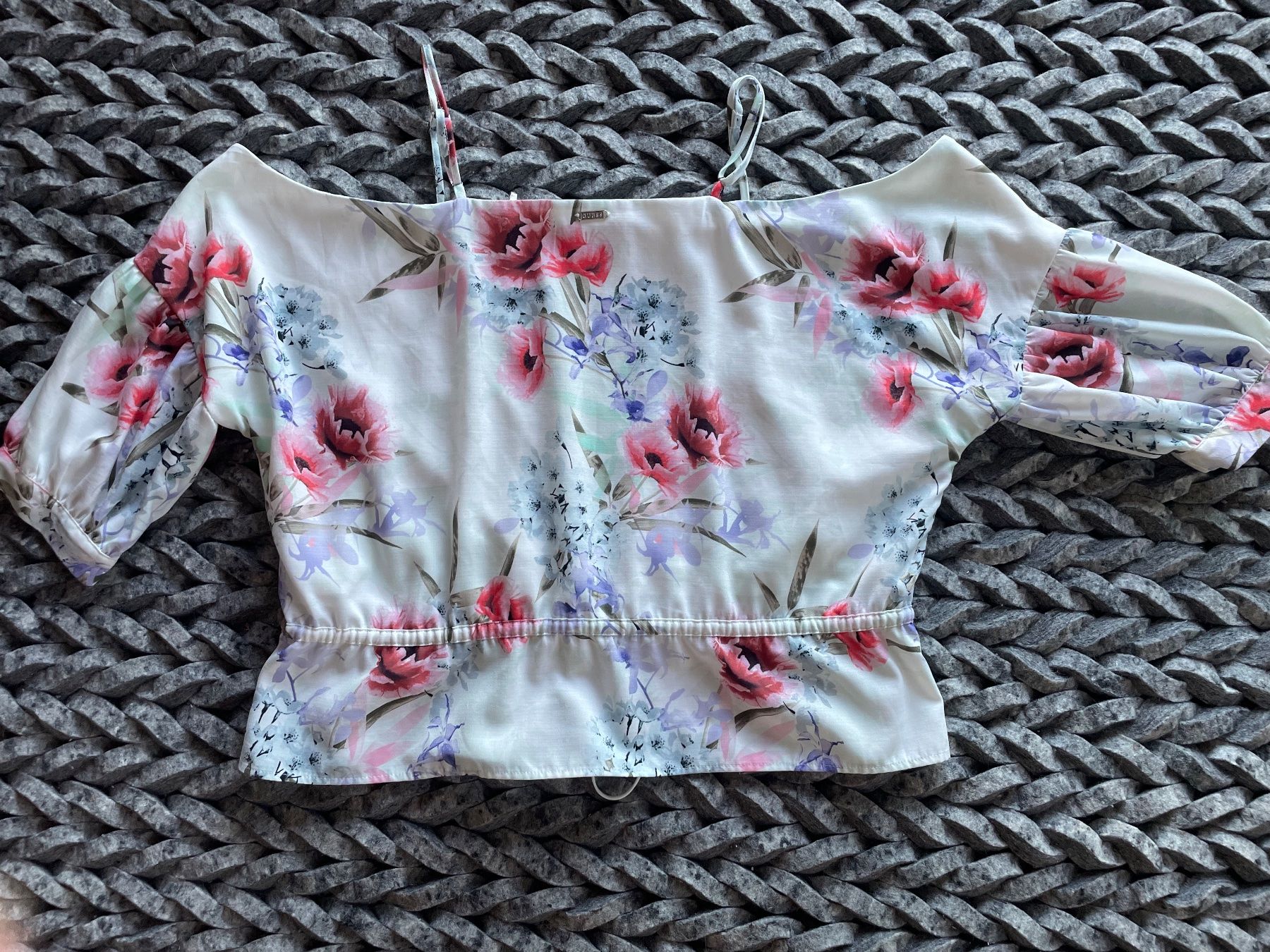 Guess Camicette: Guess Bluse Grösse S Blumenmuster + gratis Jeans – Usato da Coldrerio venduto da Theres2004 2