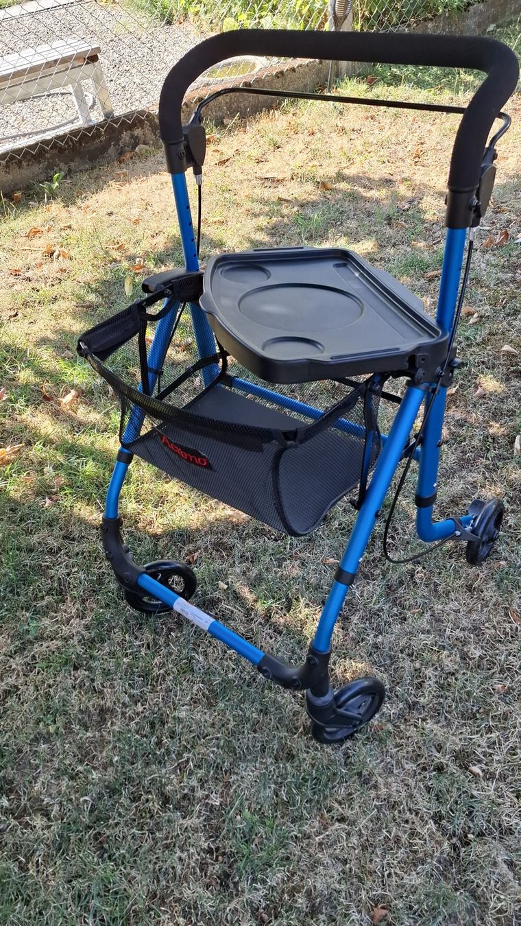 Ausili per la deambulazione: Rollator Actimo blau zusammenlegbar mit Tablett – Nuovo (secondo la descrizione) da Böbikon venduto da Sweetmilka 1