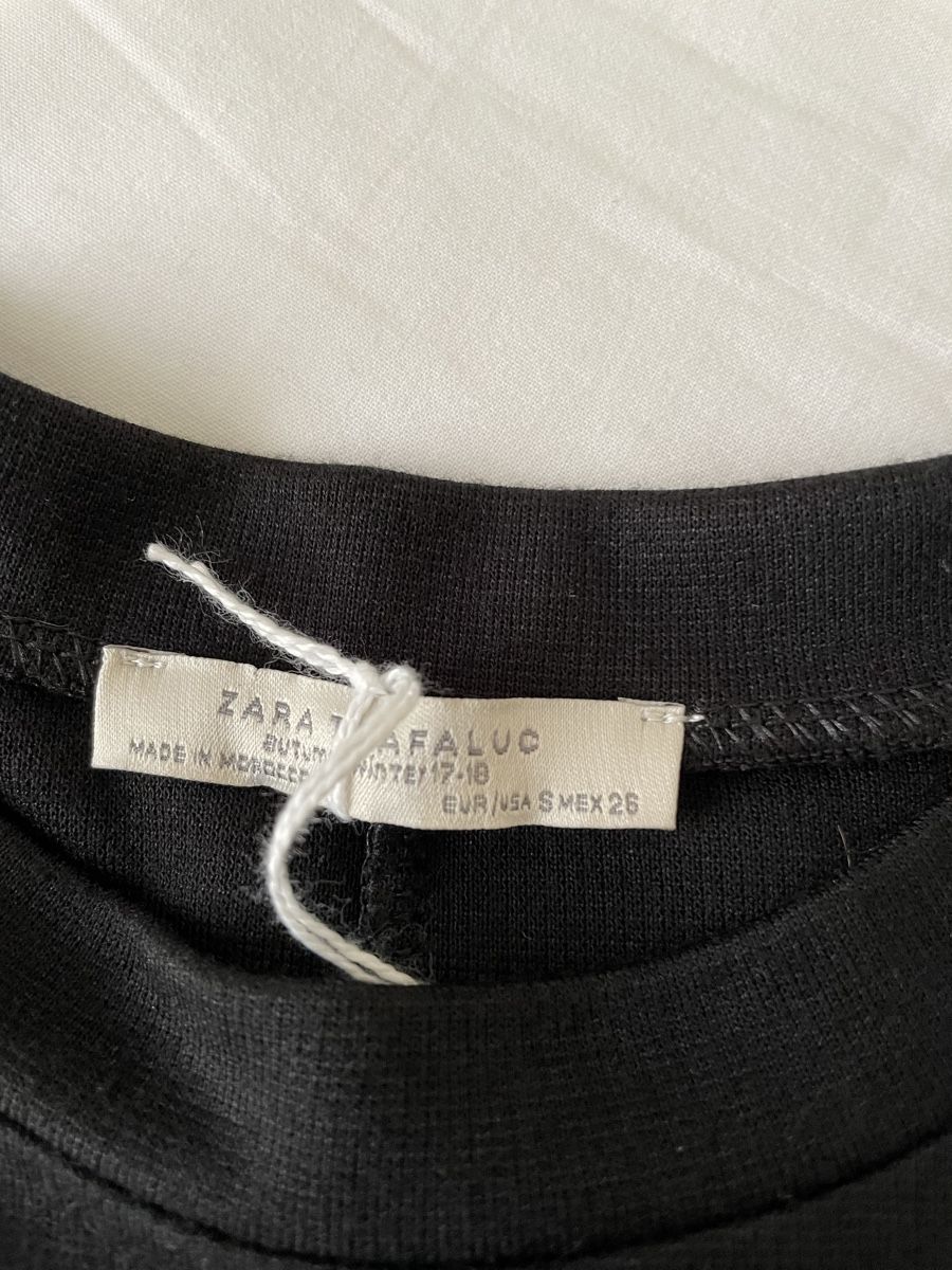 Zara Kleider: Robe ZARA noire avec rayures – Gebraucht aus Concise von Lae99 1