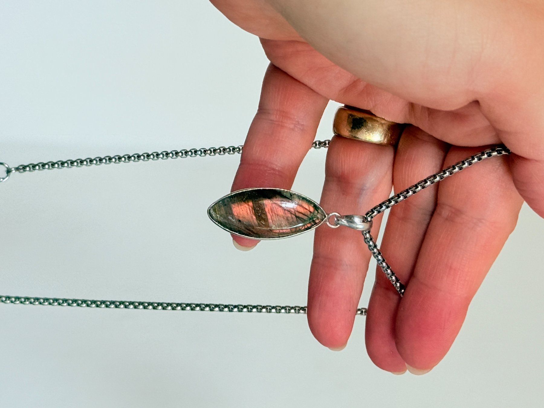 Ketten: Pendentif Labradorite forme marquise – Neu und originalverpackt aus Genève von AWWA 2