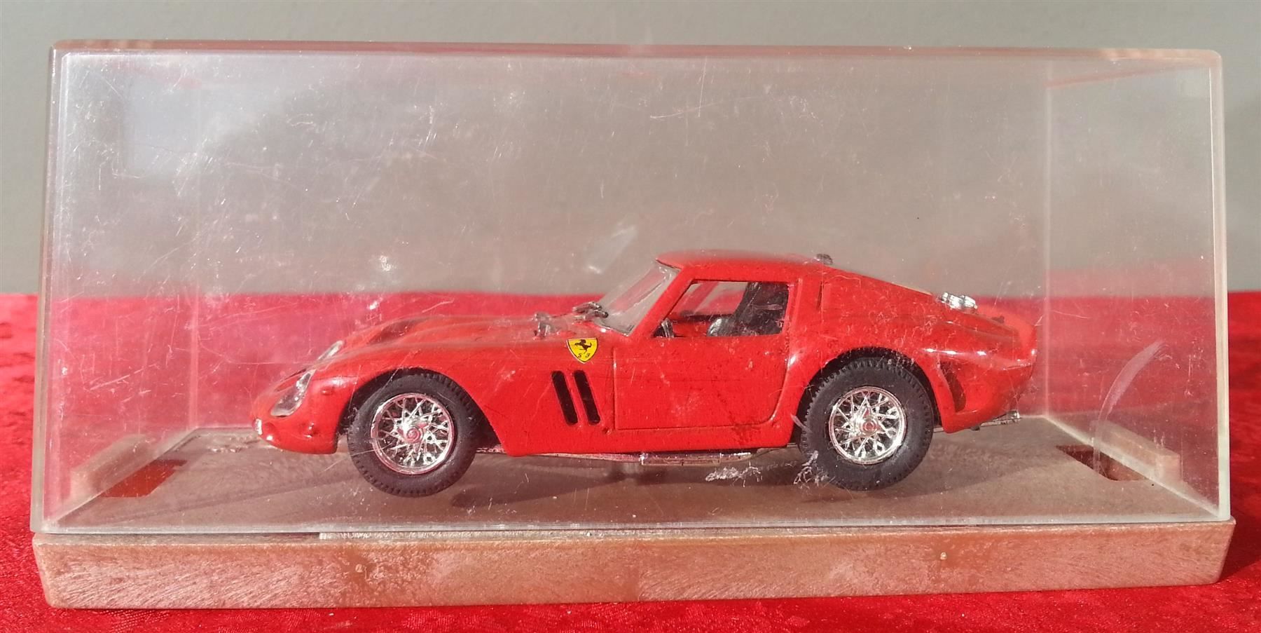 Ferrari Modellautos: Vitrinenobjekt:  FERRARI 250 GTO, MODEL box 1:43 – Gebraucht aus Oberriet SG von ganesh435 6