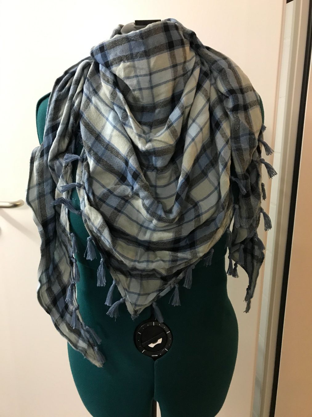 Foulard & Sciarpe: Halstuch blau kariert, Fransen, dreieckig – Usato da Guntershausen venduto da Gloominati