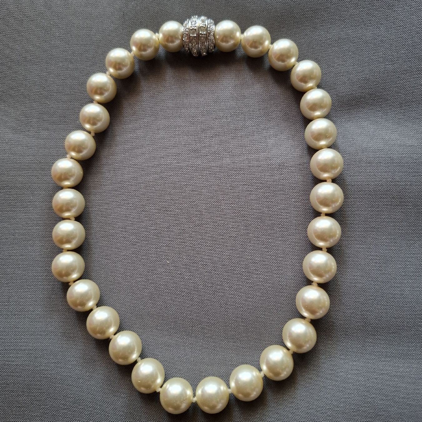 Colliers: Set - Perlenkette mit Armschmuck, Kunstperlen – D'occasion à Dietikon par Hirschkopf 1
