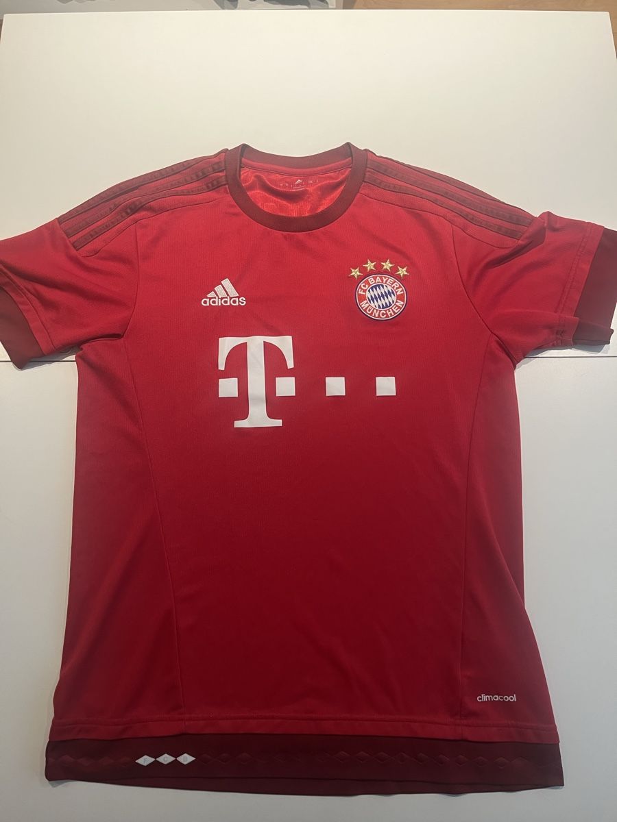 Adidas T-shirt: FC Bayern München Trikot 2015-16 – Usato da Nussbaumen AG venduto da damalone