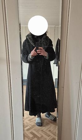 Wintermantel mit kuscheliger Kaputze S