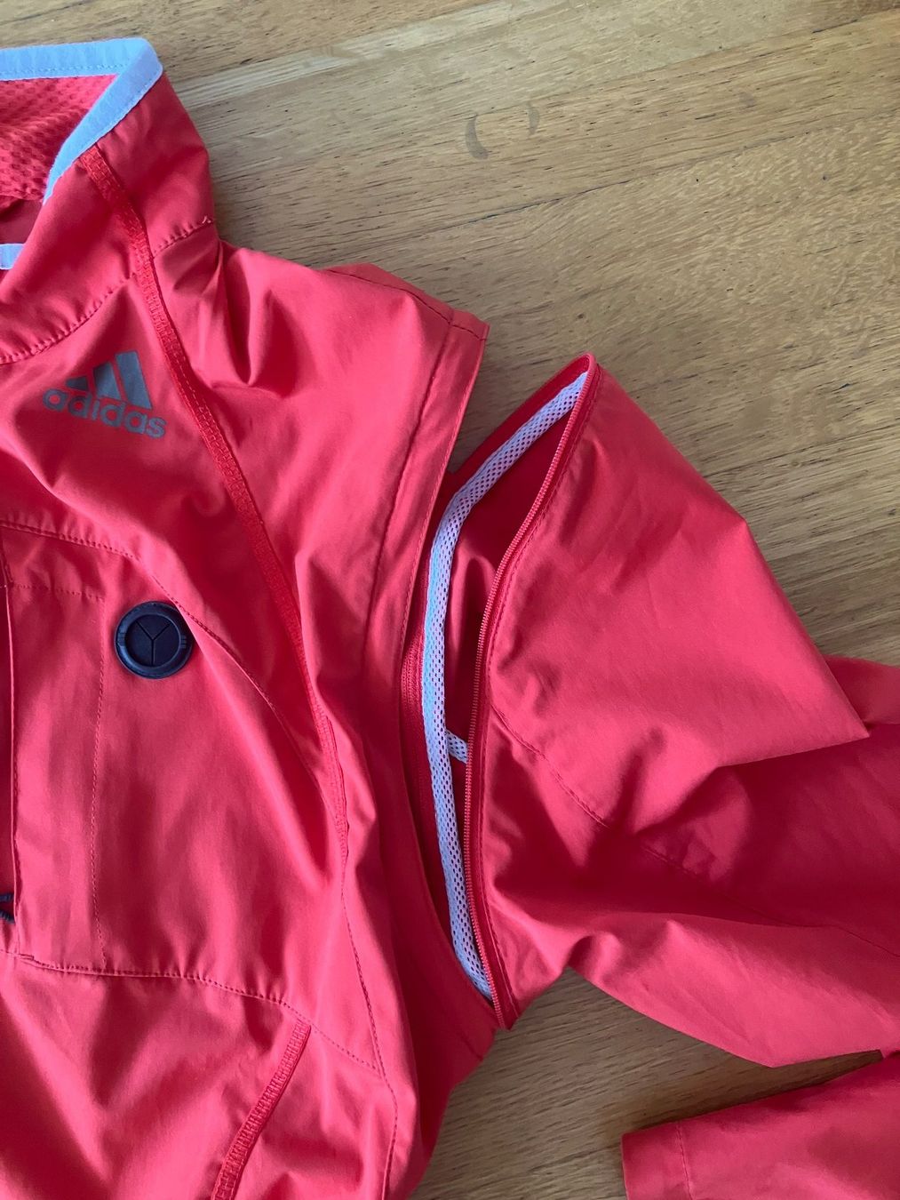 Adidas Jacken: Leichte Laufjacke von adidas Gr. S – Gebraucht aus Emmenbrücke von manusti 2