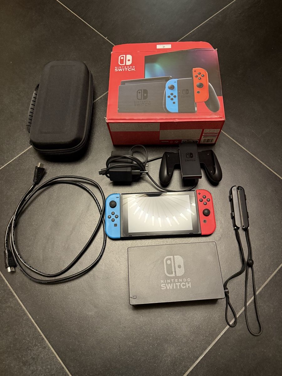 Nintendo Console: Nintendo Switch mit Zubehör und Tasche – Usato da Bilten venduto da and_6hjn