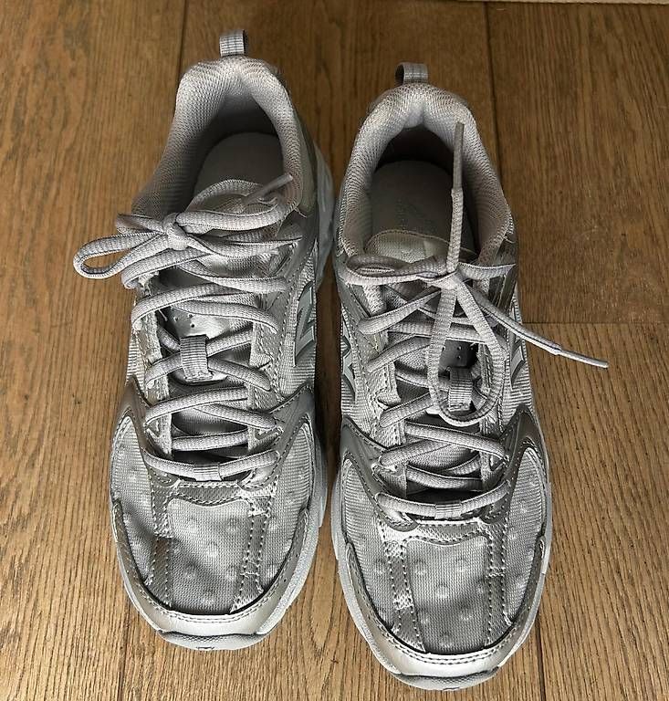 Chaussures filles: Lot de New Balance taille 37 + Hello Kitty – D'occasion à Lonay par Angelafidji13 1