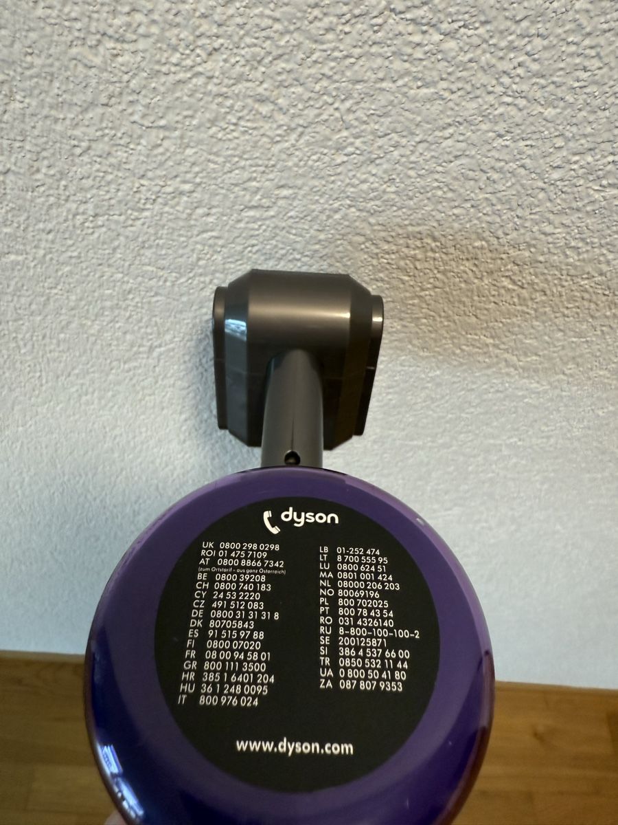 Dyson Staubsauger & Zubehör: Dyson Staubsauger inkl Zubehör – Gebraucht aus Recherswil von Noname1 5