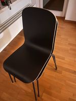 Vier schwarze Pfister Stühle