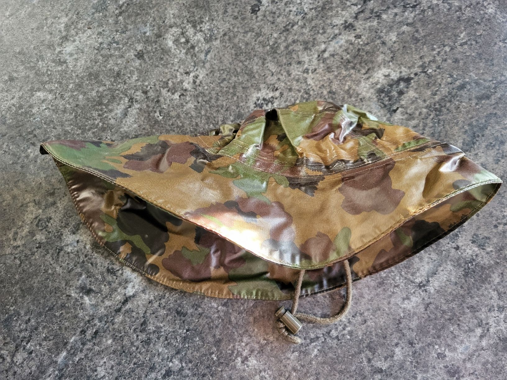 Schweizer Armee Copricapi, berretti & cappellini: Tarn Regenhut GrS – Usato da Grono venduto da Spotty77
