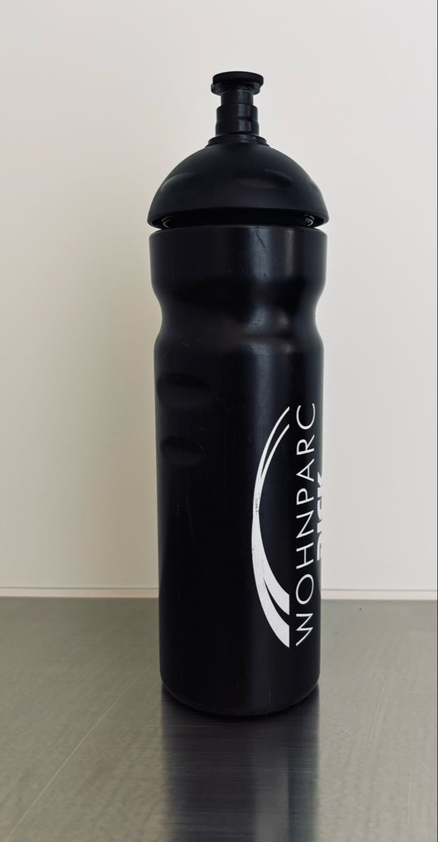 Trinkflaschen & Thermosflaschen: Trinkflasche schwarz – Gebraucht aus Horgen von sophiaric