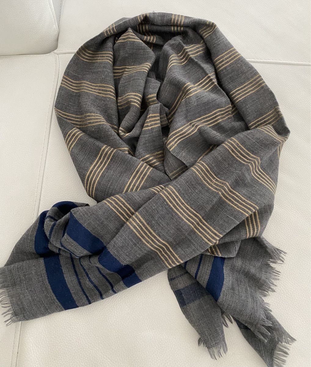 Foulard & Sciarpe: Wolle Schal 🌸 – Usato da Opfikon venduto da Luis144 1