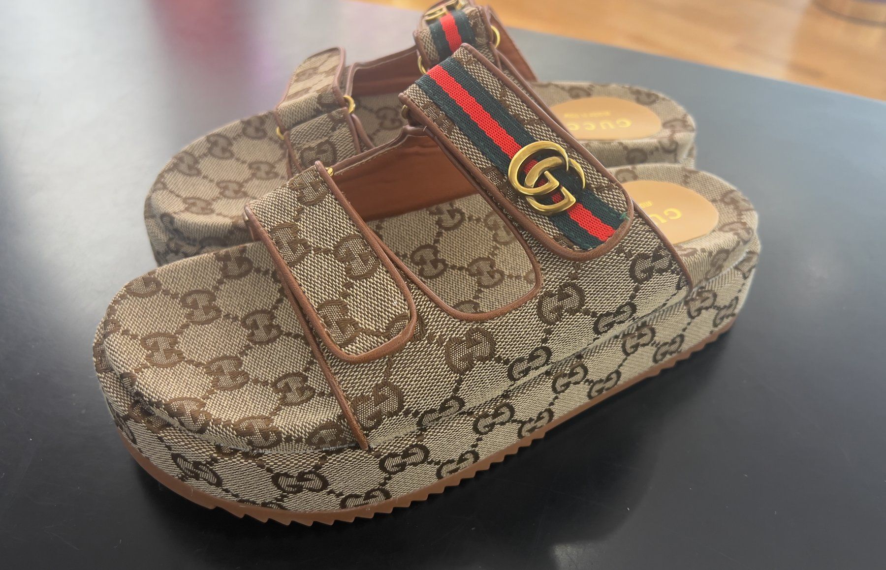 Gucci Scarpe da donna: Plateau-Sandalen – Nuovo (secondo la descrizione) da Zürich venduto da Naebeli