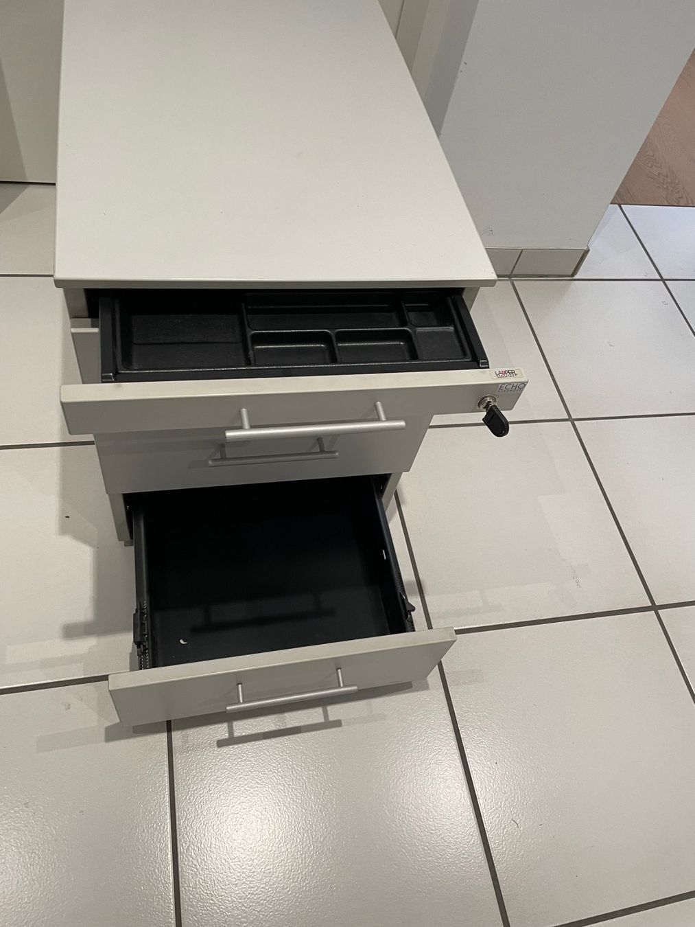 Korpus: Büro Rollcontainer Marke "ECHO"  Holz/Metall Hellgrau – Gebraucht aus Frenkendorf von pivot02