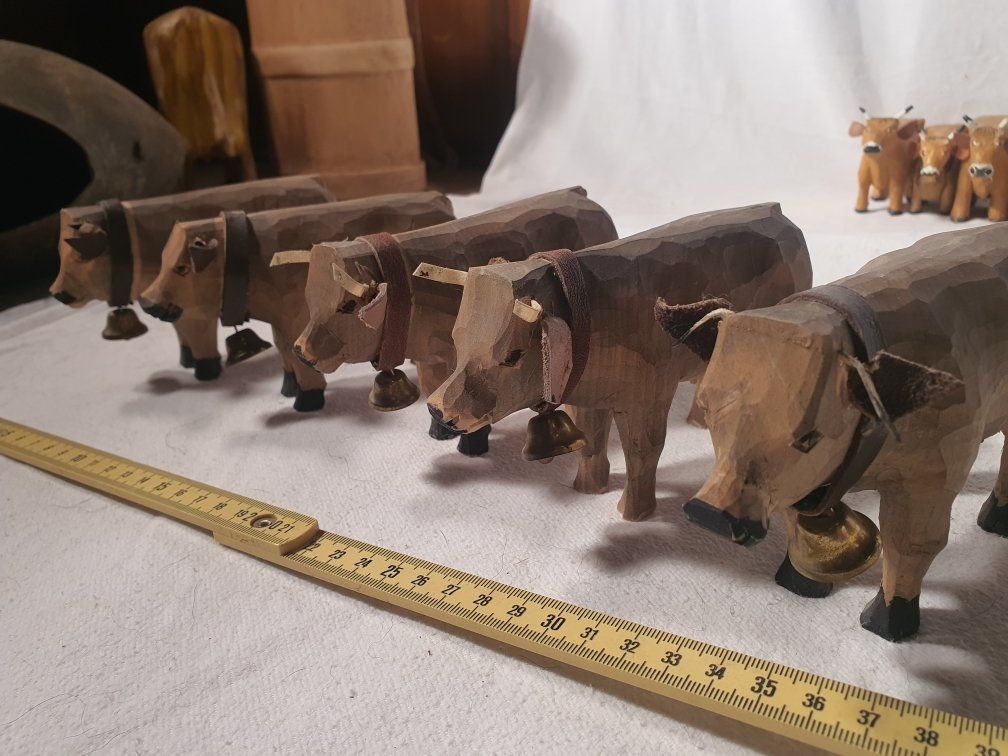 Statuette: 5 geschnitzte Holzkühe – Usato da Häggenschwil venduto da hae_dgp2 2