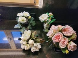 4 Kunstblumengestäcke. Rosen usw