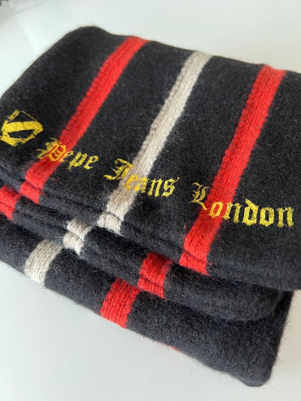 Pepe Jeans Foulard & Sciarpe: Echarpe rayée (rouge/blanc/noir) - 160x20 – Usato da Genève venduto da valmath