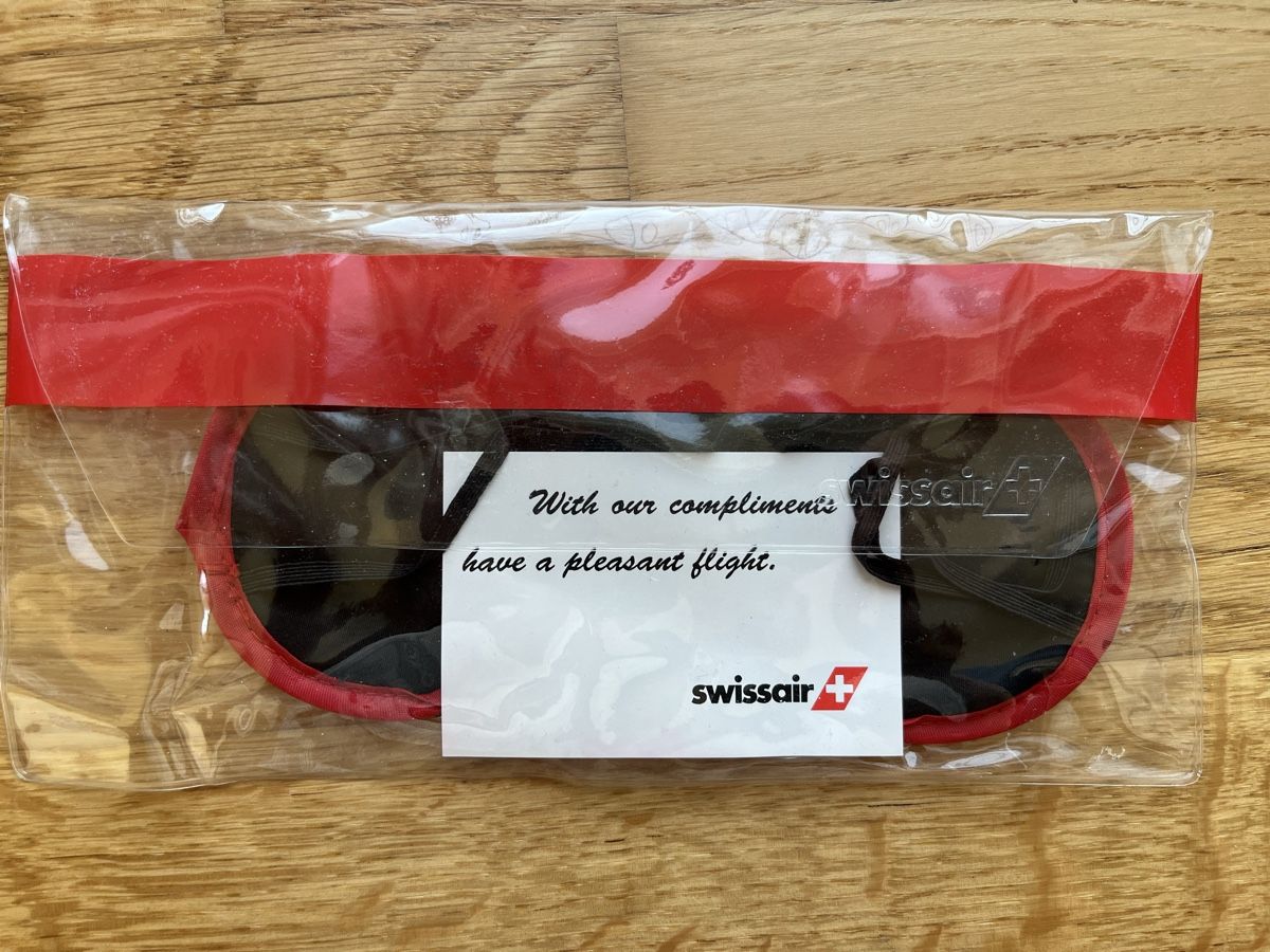 Masken: Original Swissair Schlafmaske rot – Neu und originalverpackt aus Zürich von yeti044 1