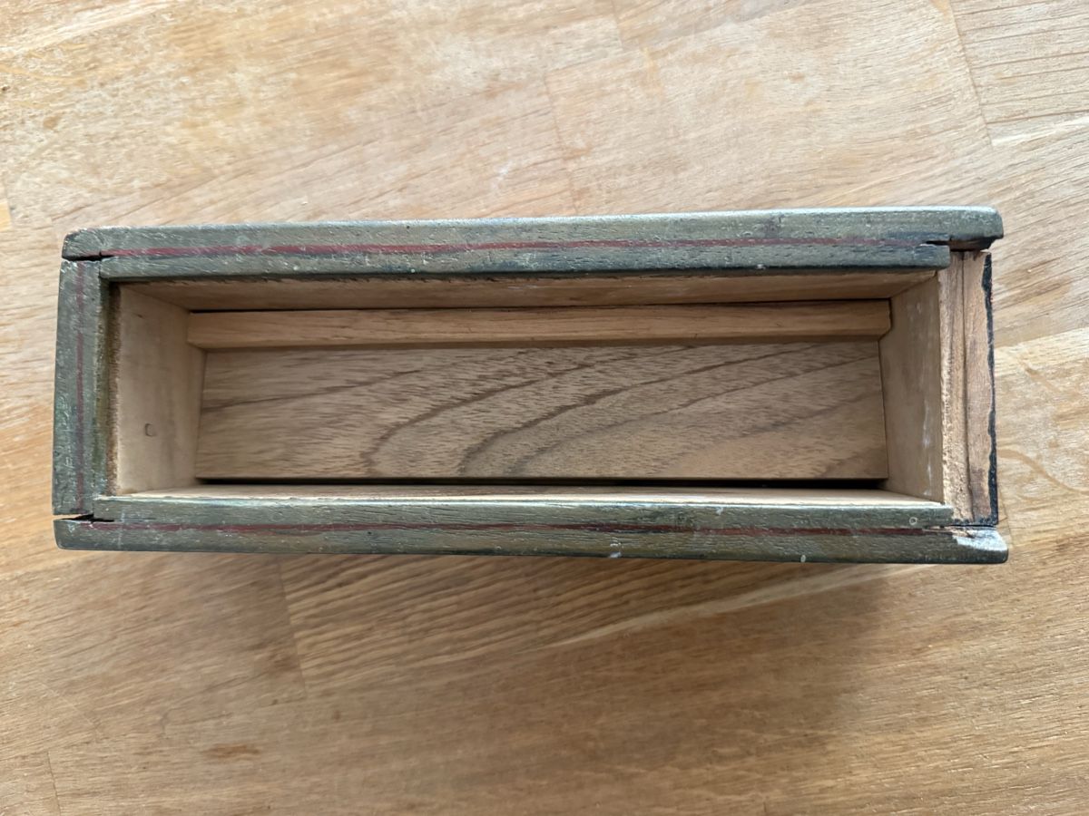 Casse di trasporto: Holzschatulle bemalte Figur und Blumenmuster alt – Usato da Goldach venduto da Donpancho 6