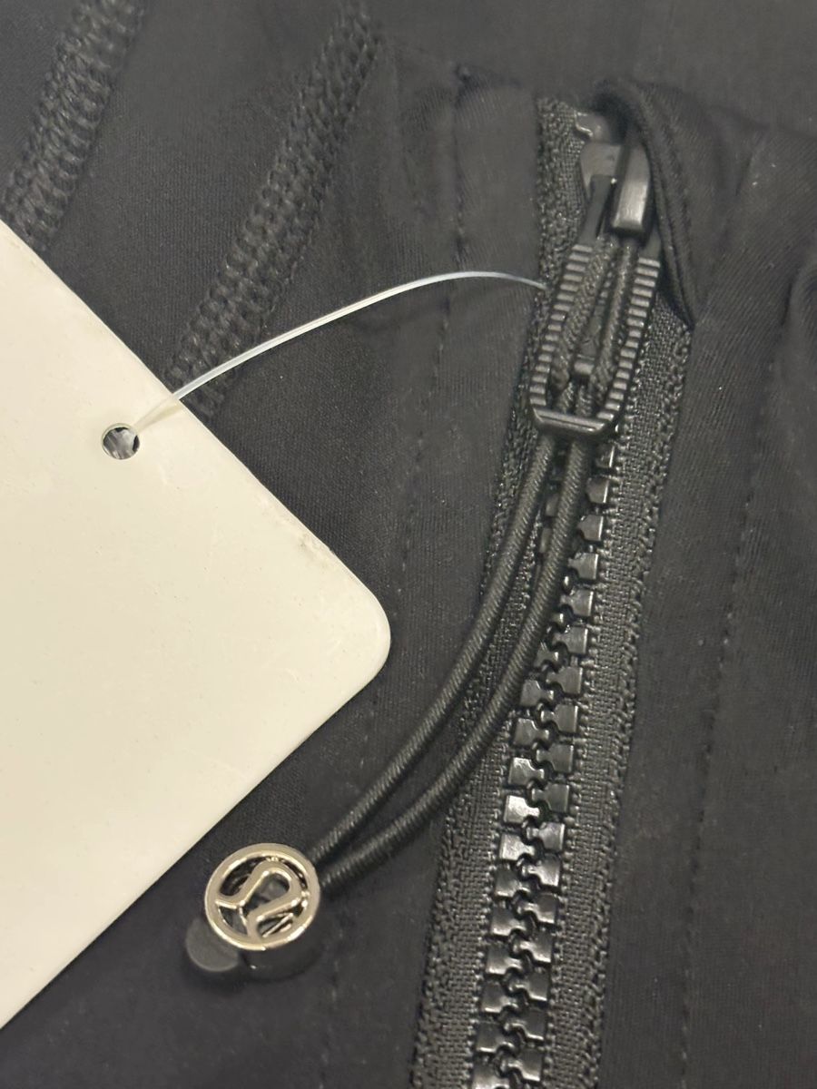 Lululemon Lots de vêtements: Ensemble lululemon  – Neuf avec emballage d'origine à Genève par tch_dw9w 1