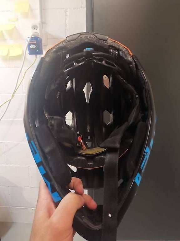 Caschi: MET Parachute helmet Limited Edition – Usato da Adliswil venduto da chr_828c 4