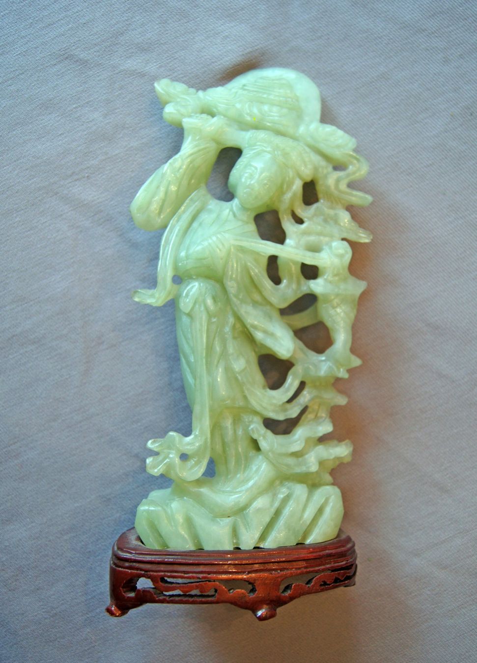 Skulpturen & Statuen: Anmutige Guanyin aus Jade – Gebraucht aus Geroldswil von ARTEFACTO