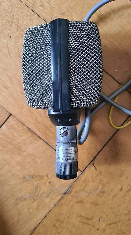 Akg Microfoni: AKG D12 Mikrofon – Usato da Basel venduto da Buettibert