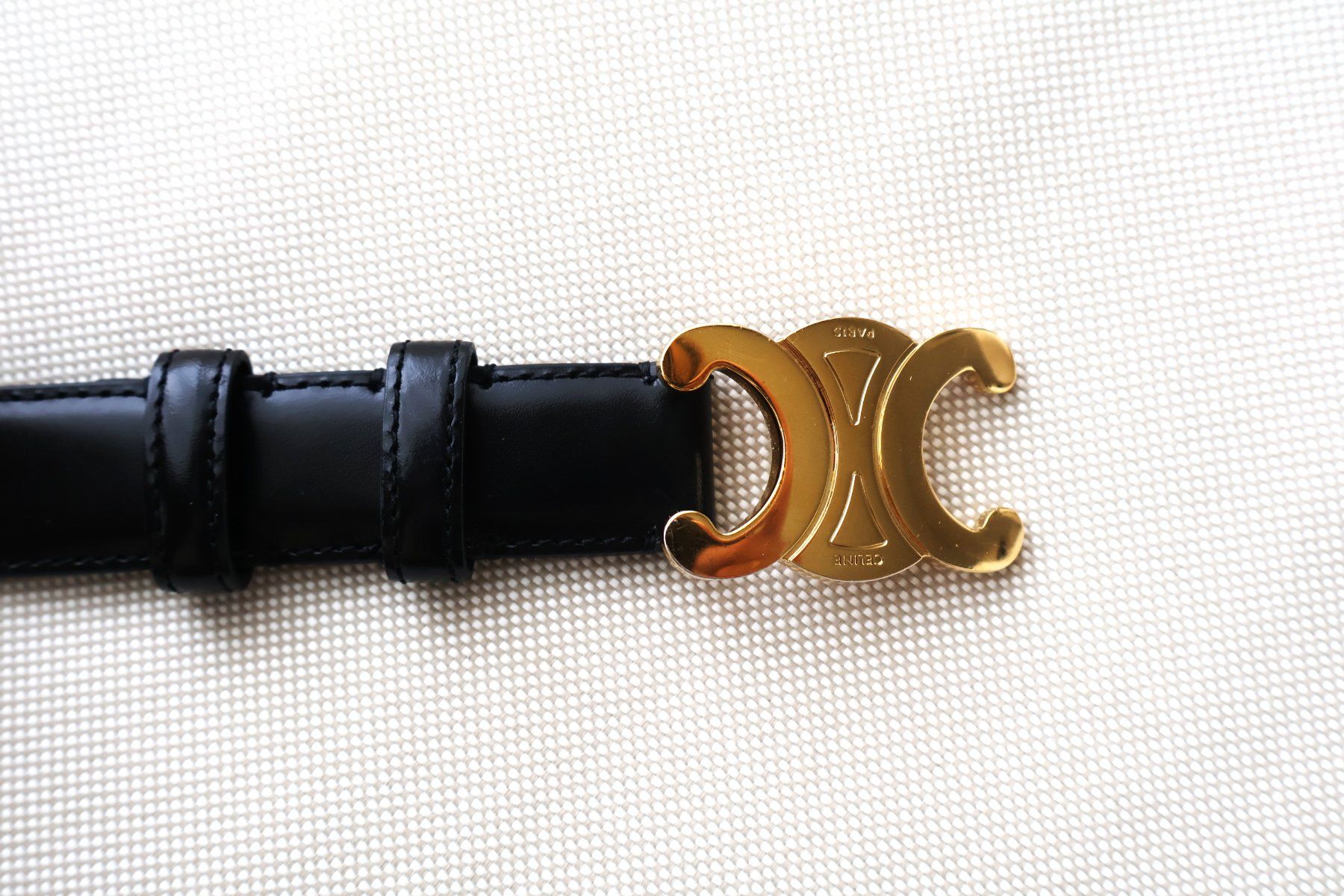 Cinture: CELINE Triomphe Gürtel Medium 25MM Schwarz - NEU – Nuovo (secondo la descrizione) da Zürich venduto da 04BoBedre 2