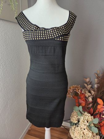 Schickes, kurzes, schwarzes Kleid mit Nieten, Grösse S.