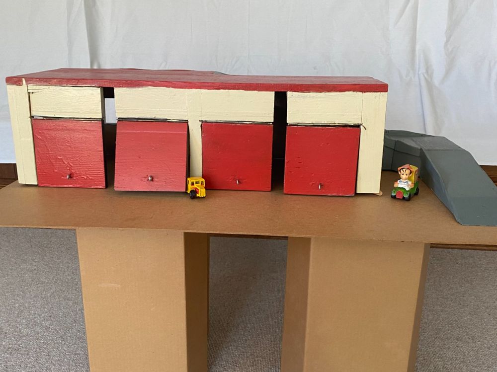 Holzgarage mit Rampe, Handarbeit, Unikat 1