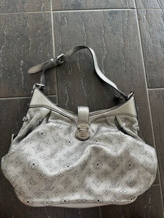 Louis Vuitton LV Mahina Leder Tasche Dunkel Silber