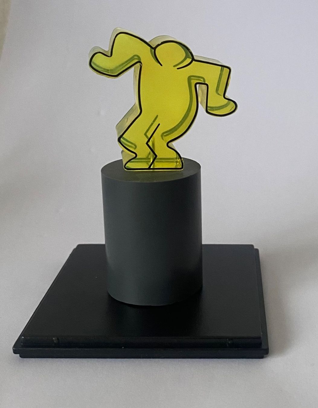 Sculture & Statue: HARING KEITH  (1958-1990) Multiple Limitierte Edition – Usato da Bern venduto da art-for-sale