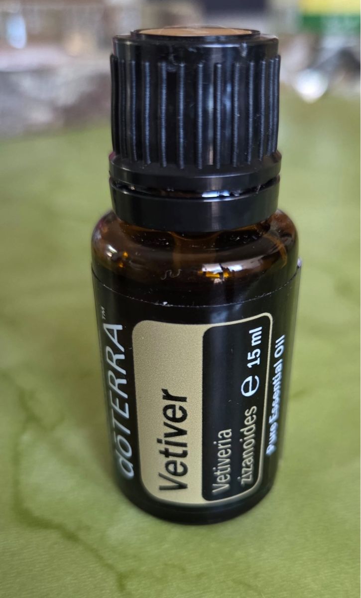 Doterra Ätherische Öle: doTERRA Vetiver reines ätherisches Öl 15ml – Neu (gemäss Beschreibung) aus Turtmann von p1413b