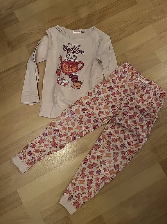 Pyjamas & Ähnliches: Pijama 122 mit katze – Gebraucht aus Erlinsbach SO von SmilingTiki
