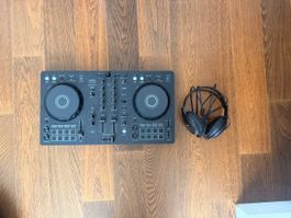 DJ Controller Pioneer DDJ-FLX4 mit Kopfhörer schwarz
