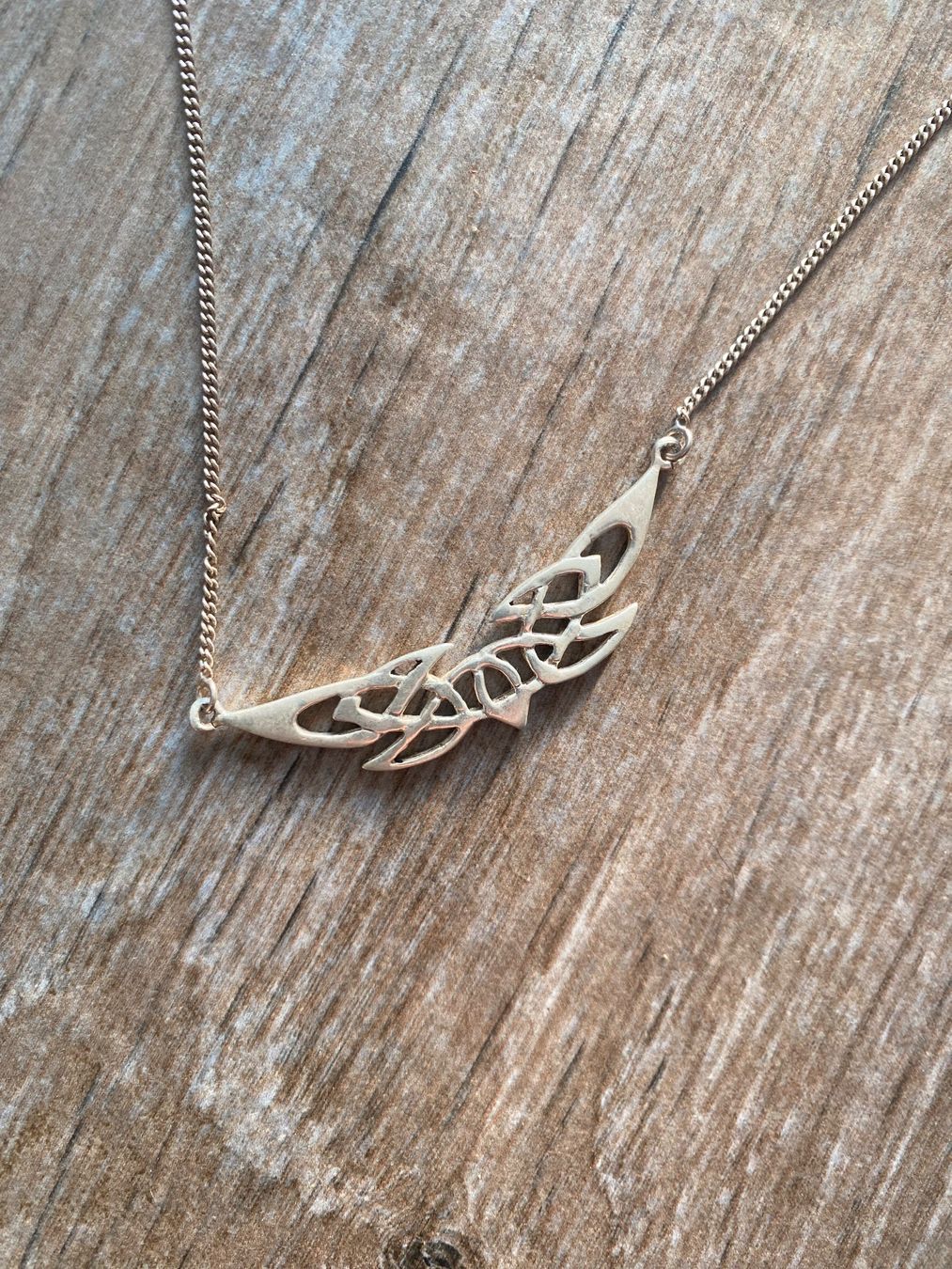 Catenine: Collier avec pendentif nœud celtique – Usato da Vuadens venduto da lutine77