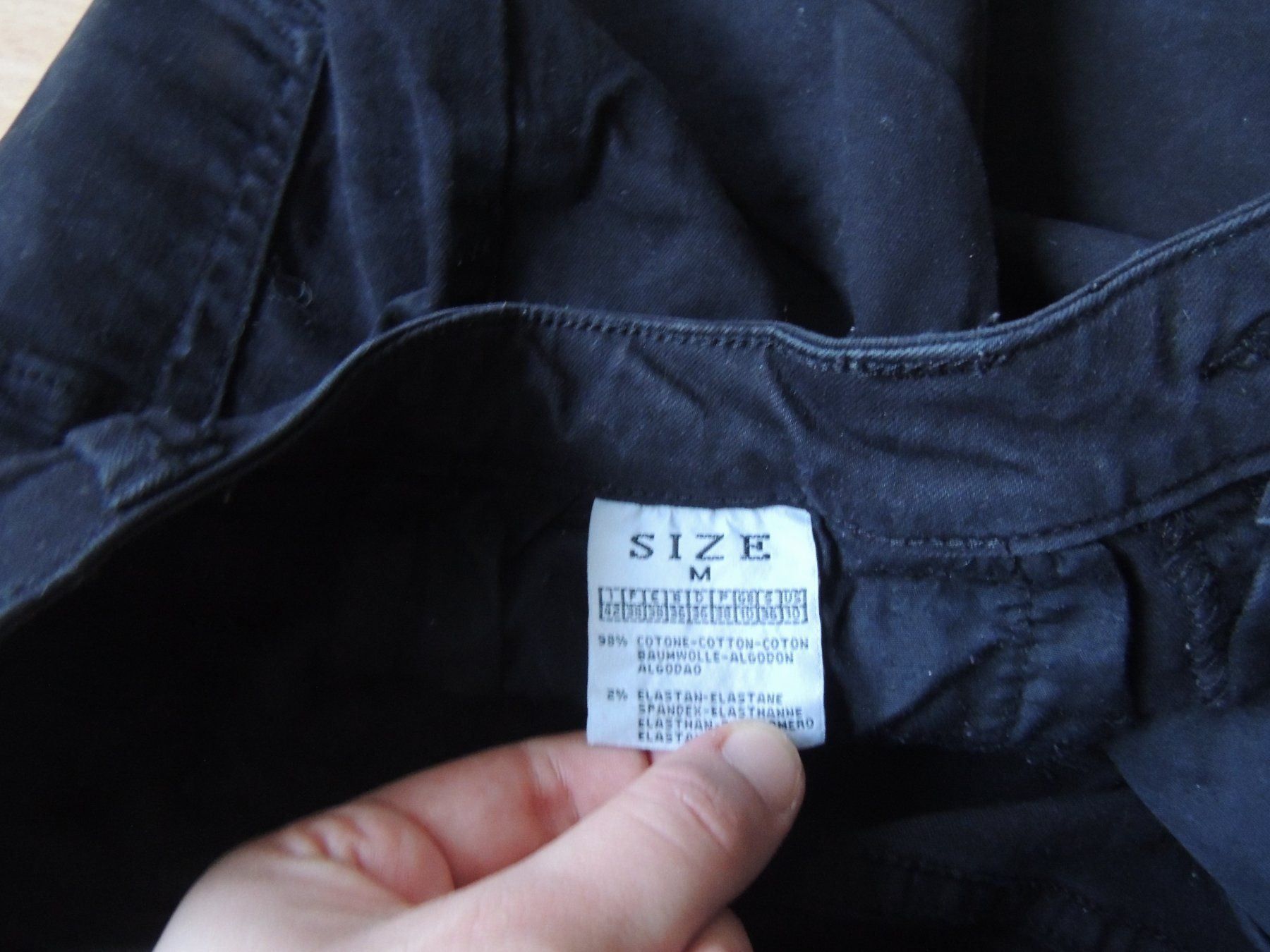 Pantaloni: Kurze schwarze Hose – Usato da Bern venduto da jbern3012 1