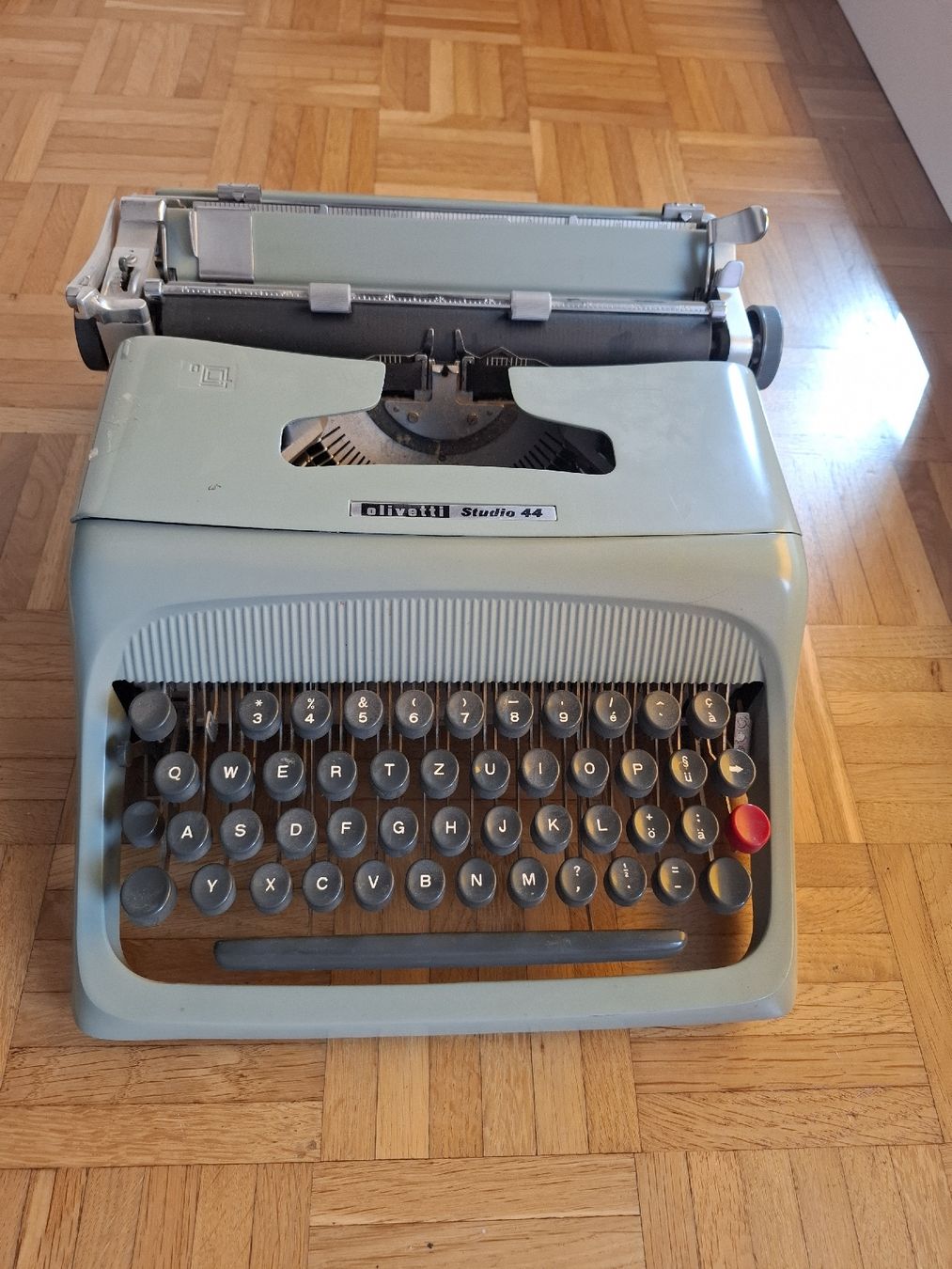 Olivetti Macchine da scrivere: Olivetti Studio 44  – Usato da Crémines venduto da Carambaaa 2