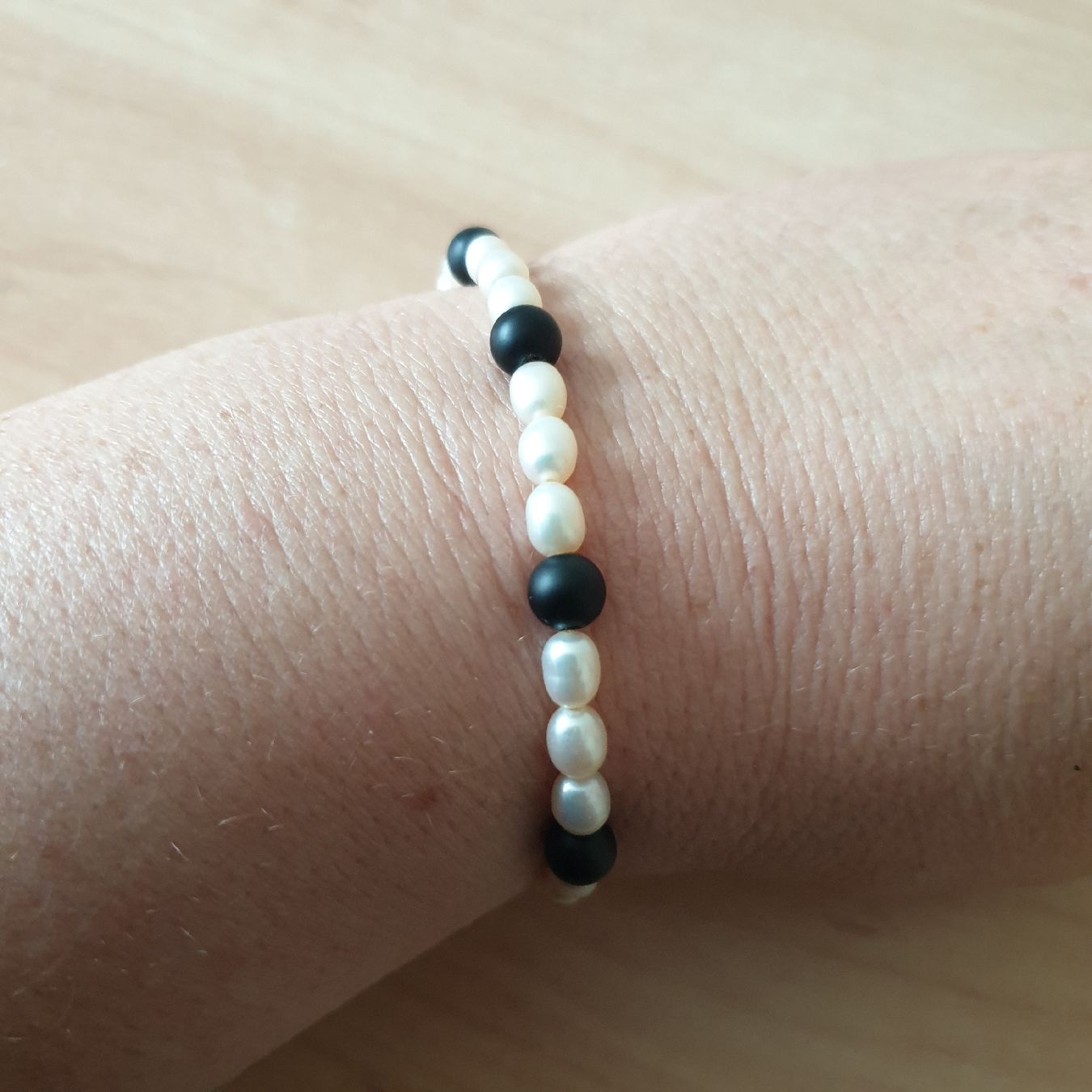 Bracciali & Braccialetti: Süsswasser Perlen und Apatitstein Elastarmband Länge 18cm  – Usato da Winterthur venduto da katzen07 2