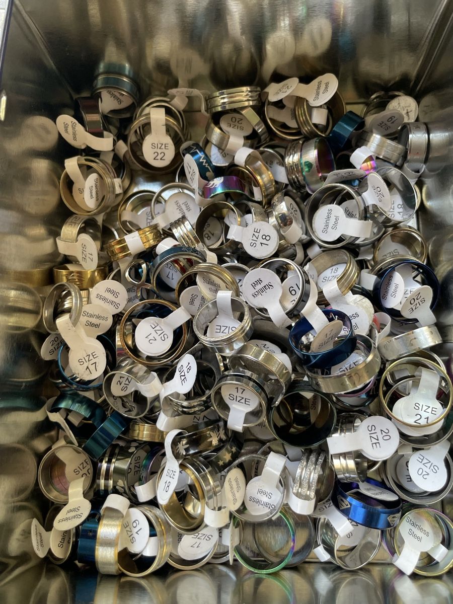 Bagues: Box mit über 100 Ringen – Neuf (Voir description) à Zürich par cosmic_mariposa 2