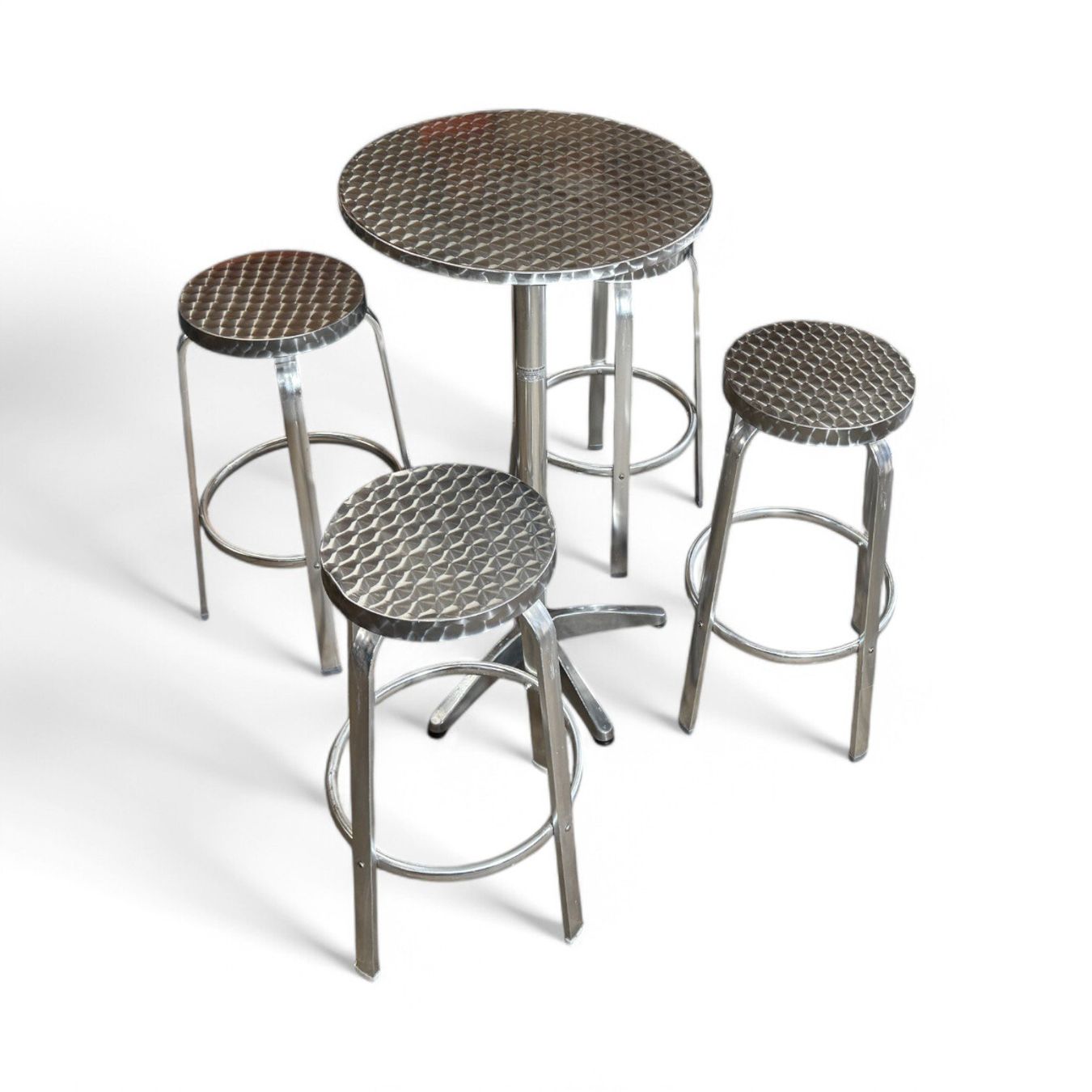 Set de table et chaises: Alu Stehtisch mit 4 Hockern – D'occasion à Däniken SO par Profog1 2