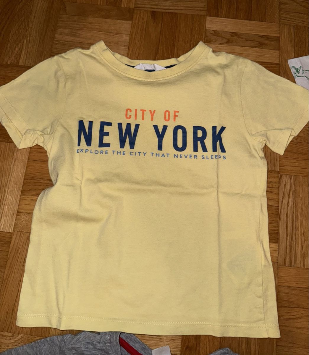 Camicie, T-shirt & Polo: Kinder T-Shirts Grösse 98/104 – Usato da Zürich venduto da zd_1965 1