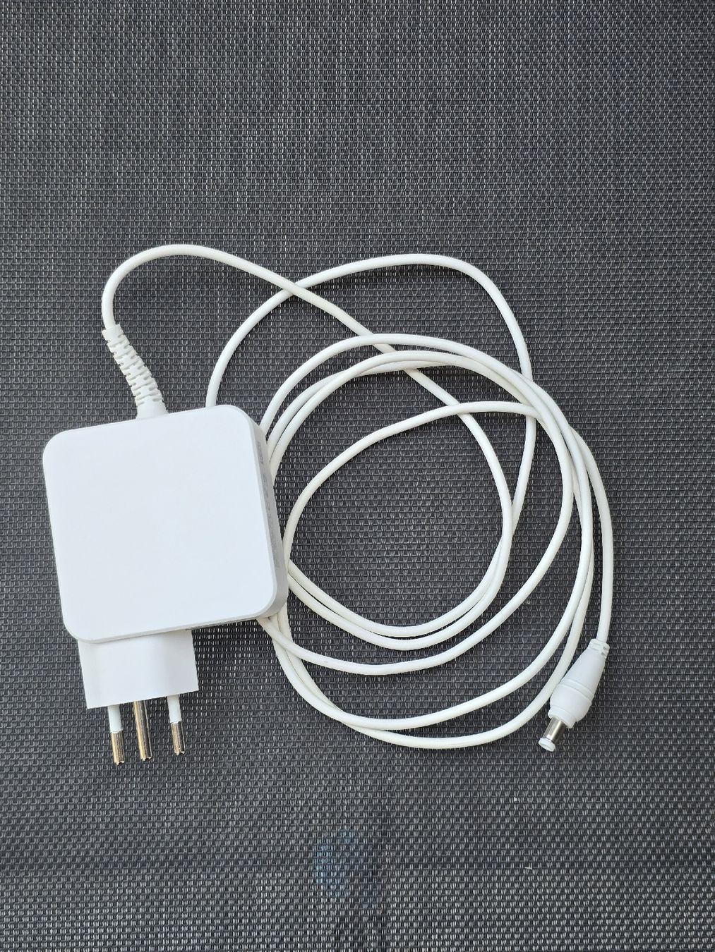 Laufwerke & Adapter: Adapter mit Hohlstecker 5.5 × 2.5 – Gebraucht aus Grandval von Golumbus