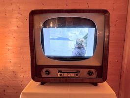 1958 Röhrenfernseher m. int. Monitor f. Präsentationen antik
