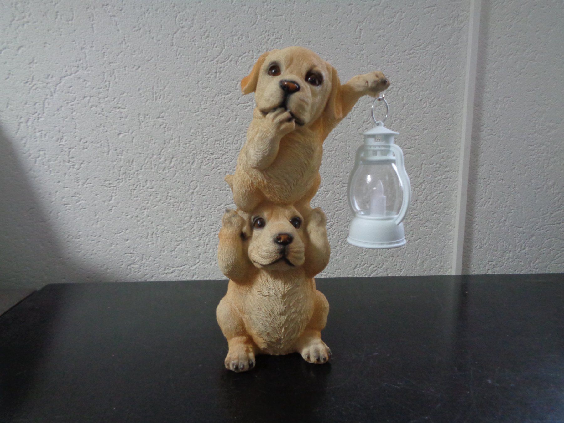 Figuren: Labrador Welpen mit Laterne (24 cm) – Neu und originalverpackt aus Langenbruck von Gumsi