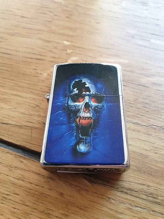 Briquets: Zippo Feuerzeug 2 – D'occasion à Rickenbach LU par trucker.s